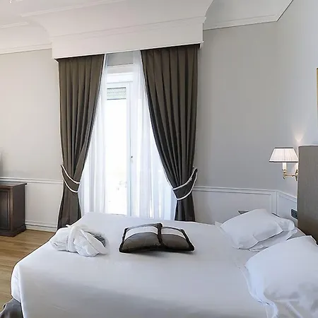 Hotel Grand Santa Lucia 4*