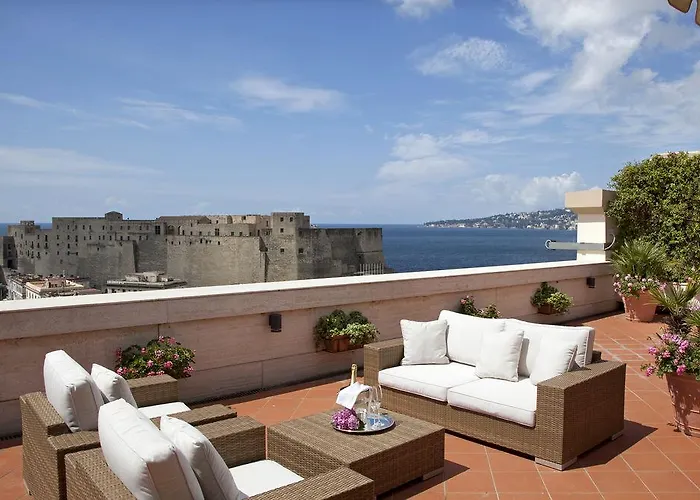 グランド サンタ ルチア 4* ナポリ