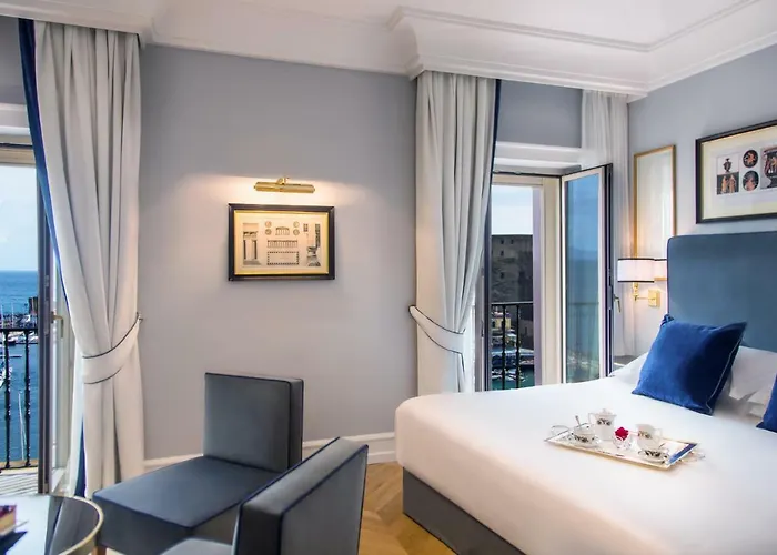 グランド サンタ ルチア 4* ナポリ